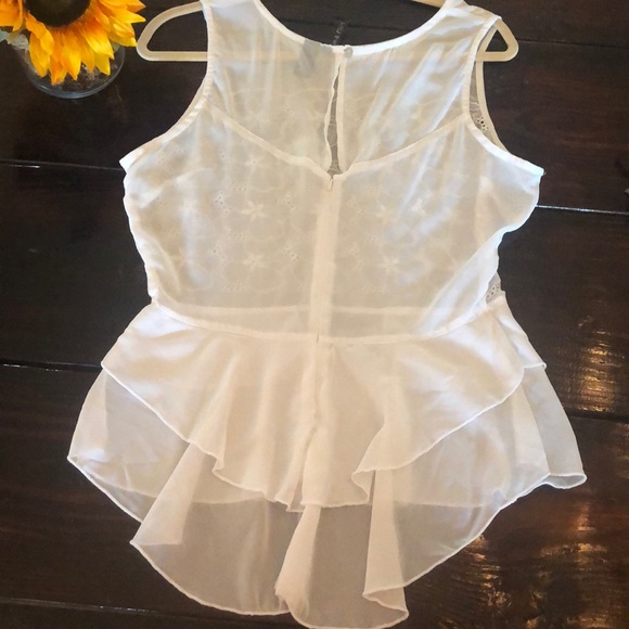 Beautiful White Top Size L - Picture 2 of 3